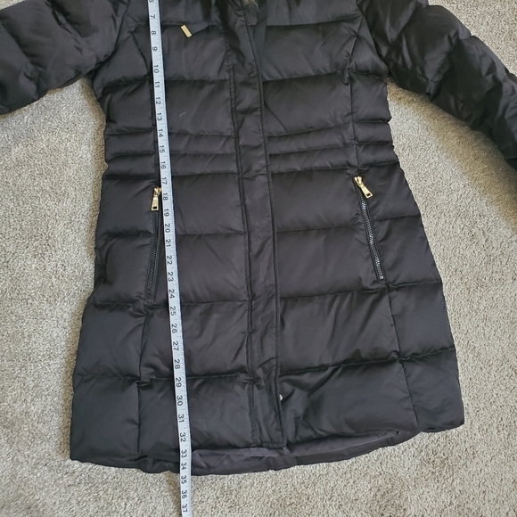 Tahari Black Down Puffer Jacket with Faux Fur Trim Women's Sz medium - Picture 9 of 12